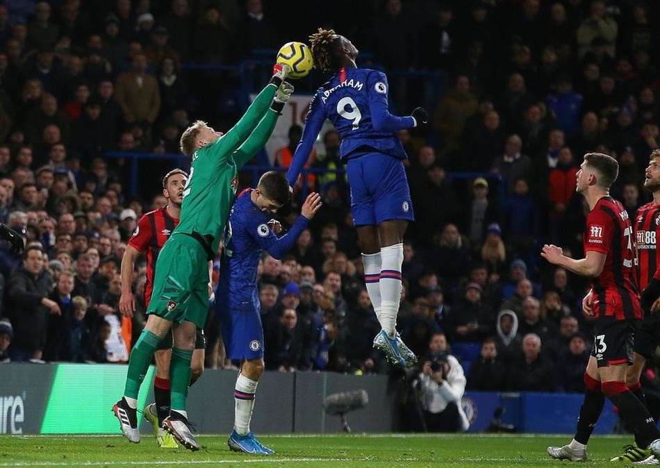  特里皮尔精准任意球绝杀伯恩茅斯  